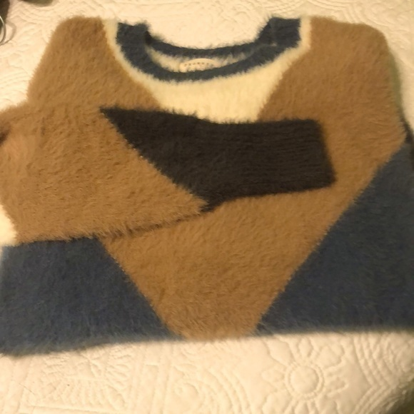 Warm‎ fuzzy sweater - Picture 1 of 4